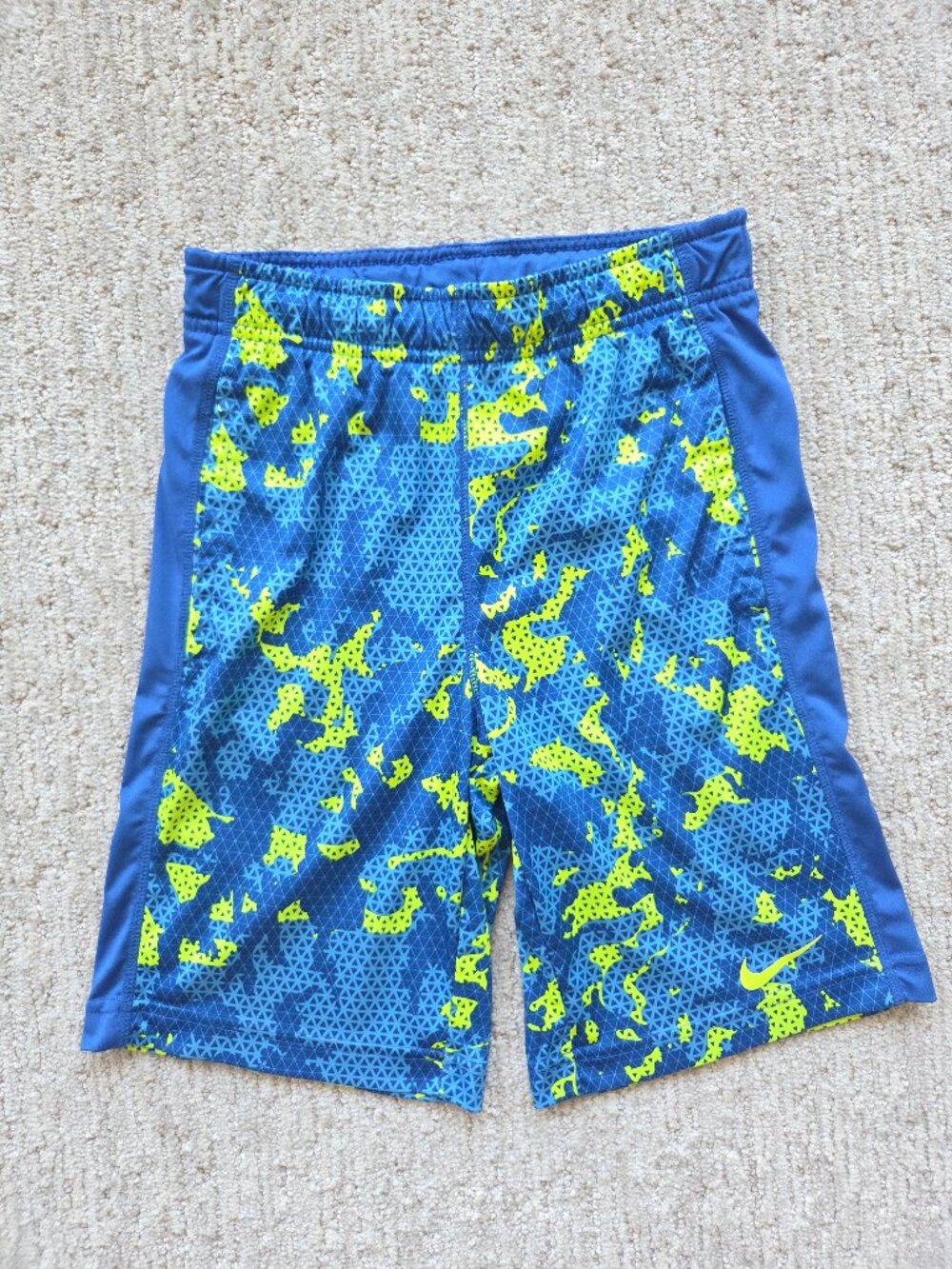 Nike Boys Athletic Active Training Shorts Pockets Blue Neon Size Youth Small